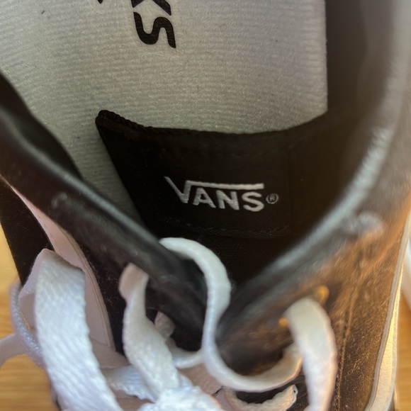 Vans - Picture 3 of 4